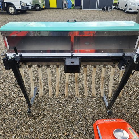 施肥機 サンソワーαSF185 写真２