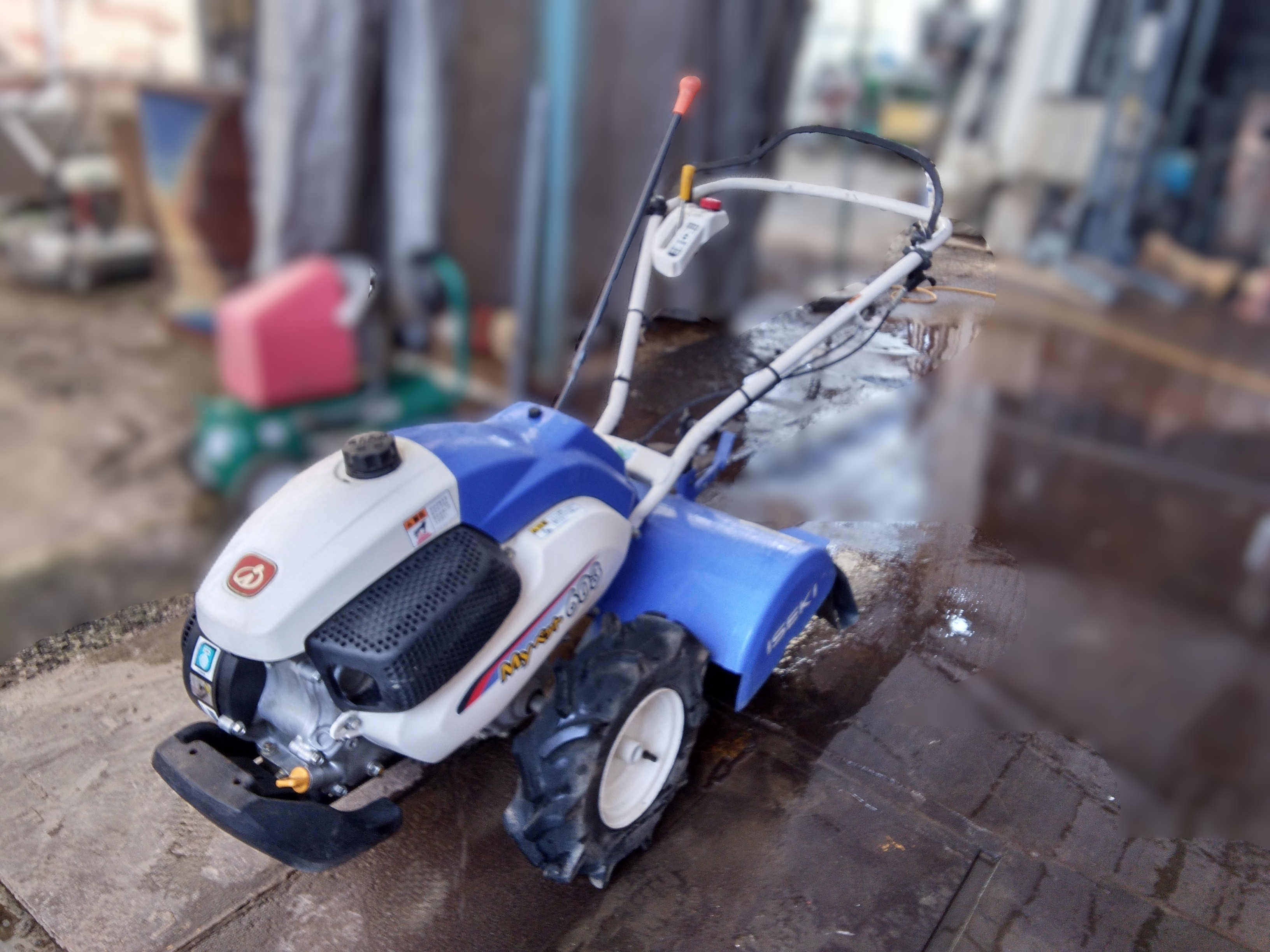 イセキ 耕耘機 写真