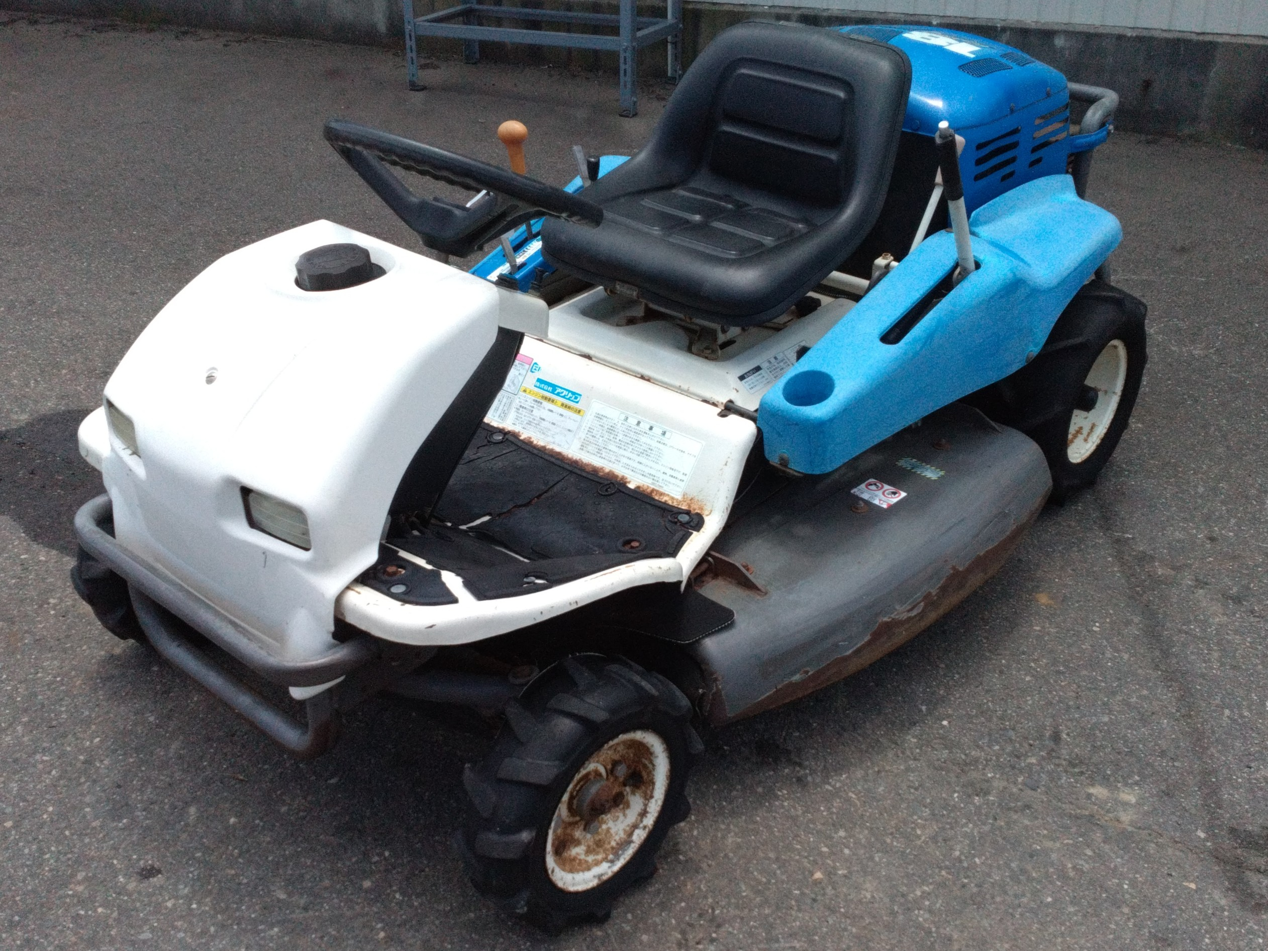 アグリップ 乗用草刈機 写真