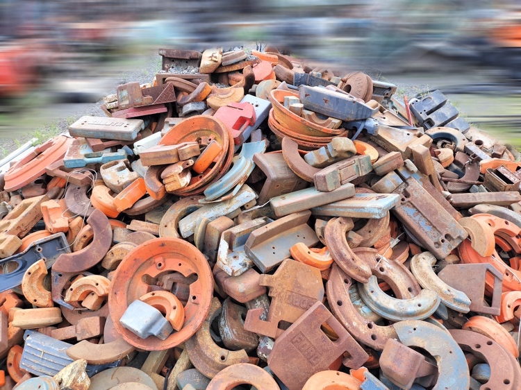 様々なメーカーがあります トラクター用ウエイト 写真