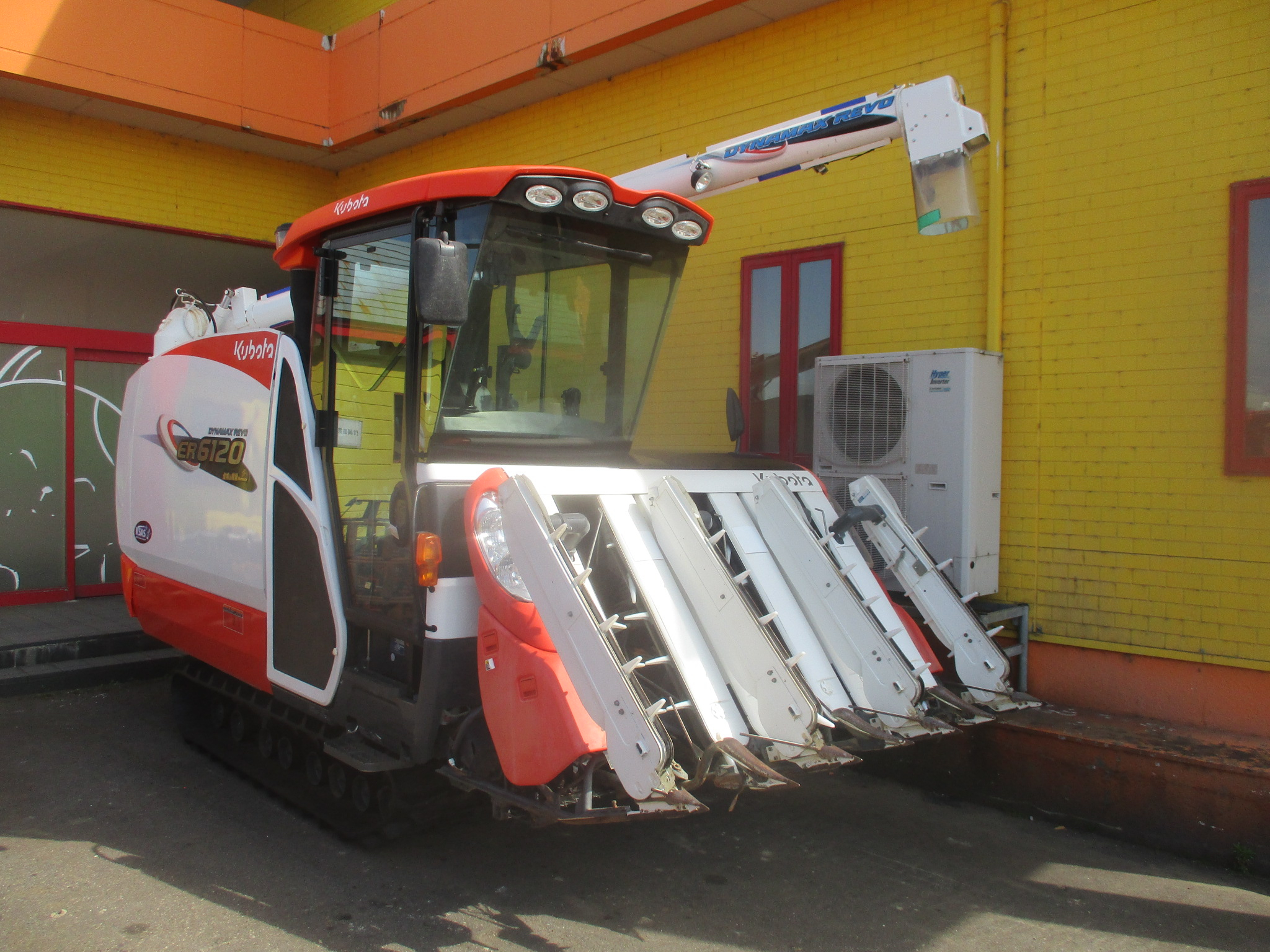 クボタ コンバイン 写真