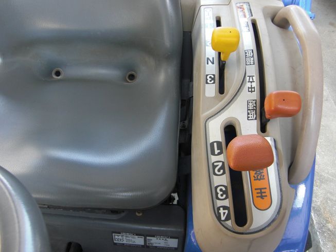 トラクター TH233-BA4VD    写真４