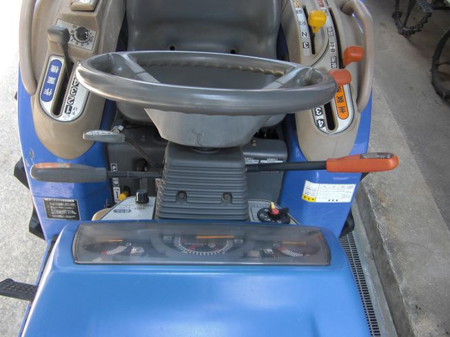 トラクター TH233-BA4VD    写真２