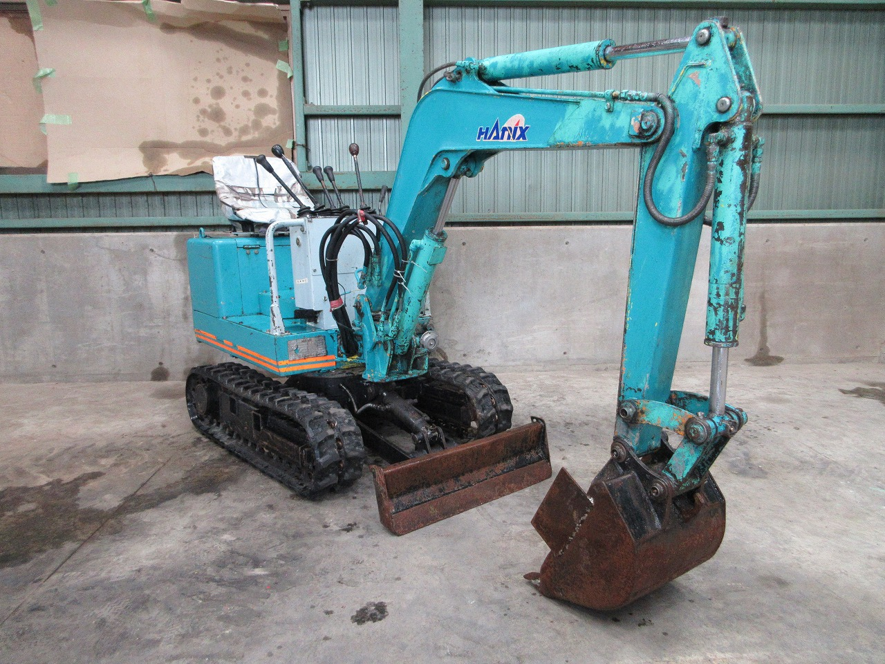 日産ハニックス バックホー 写真