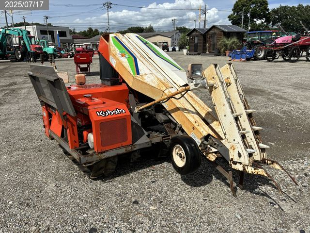 クボタ ハーベスター 写真