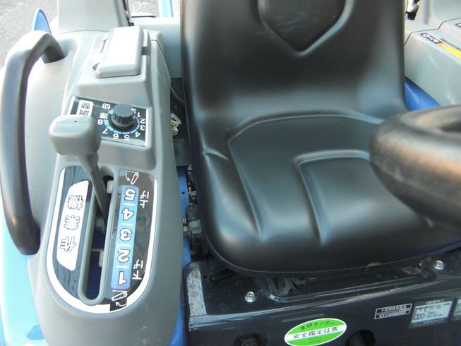 トラクター TH265-BA15VD     作業機簡単脱着クイックヒッチ仕様！ 写真３