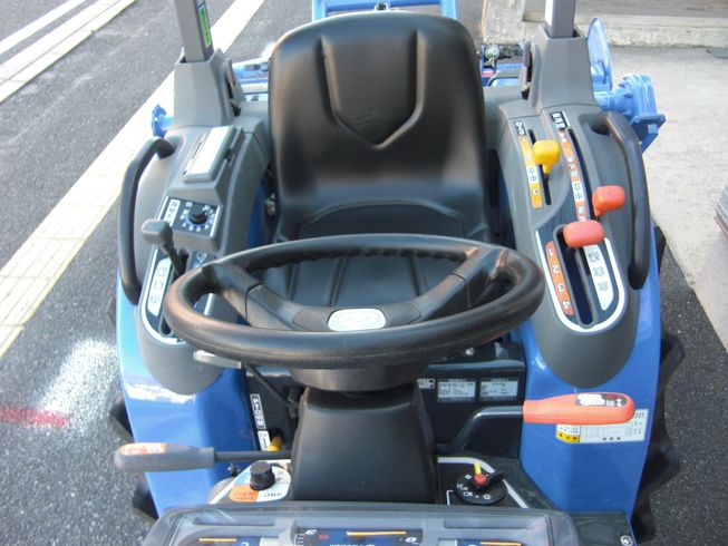 トラクター TH265-BA15VD     作業機簡単脱着クイックヒッチ仕様！ 写真２