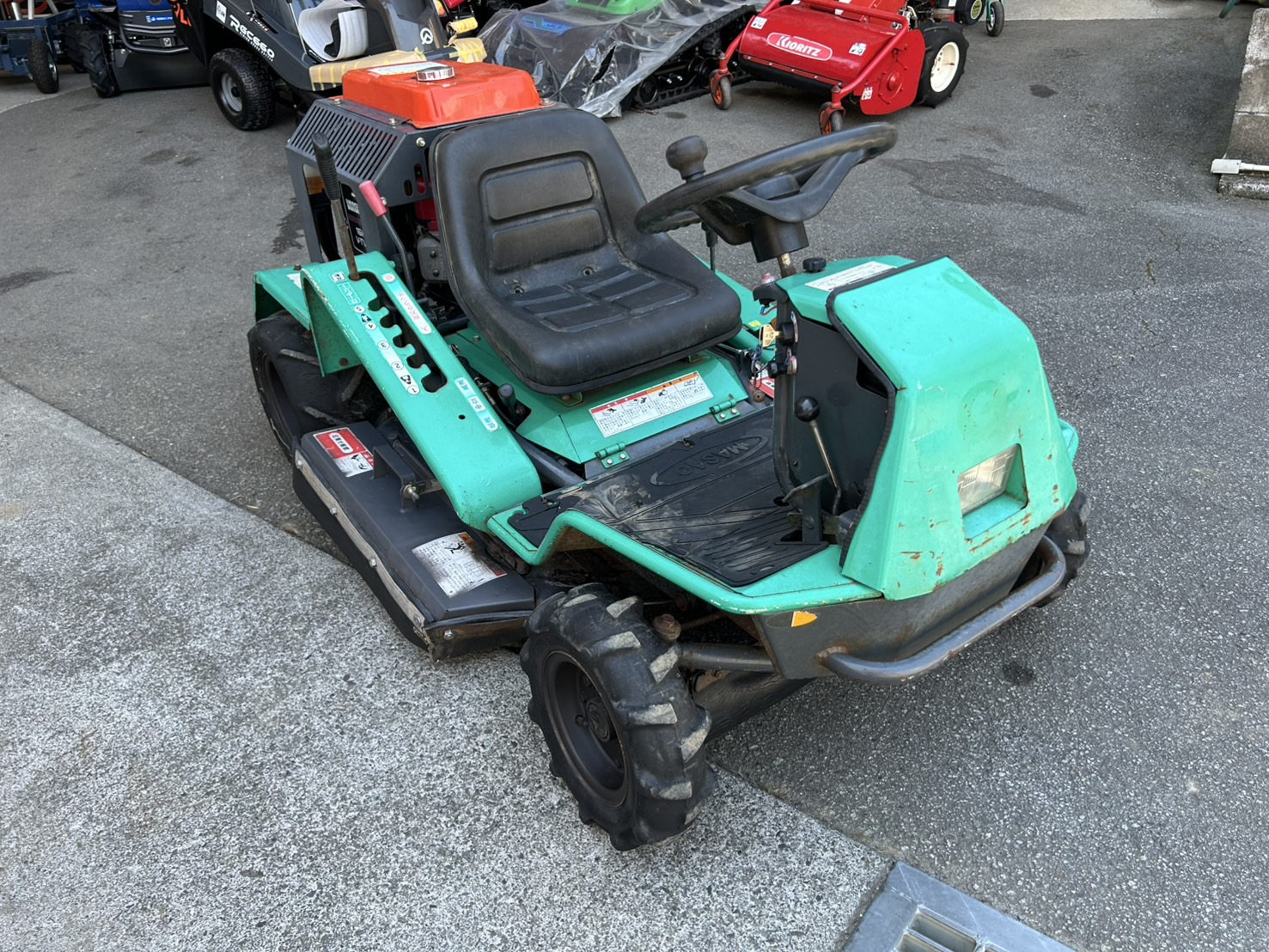 筑水キャニコム 草刈機 写真