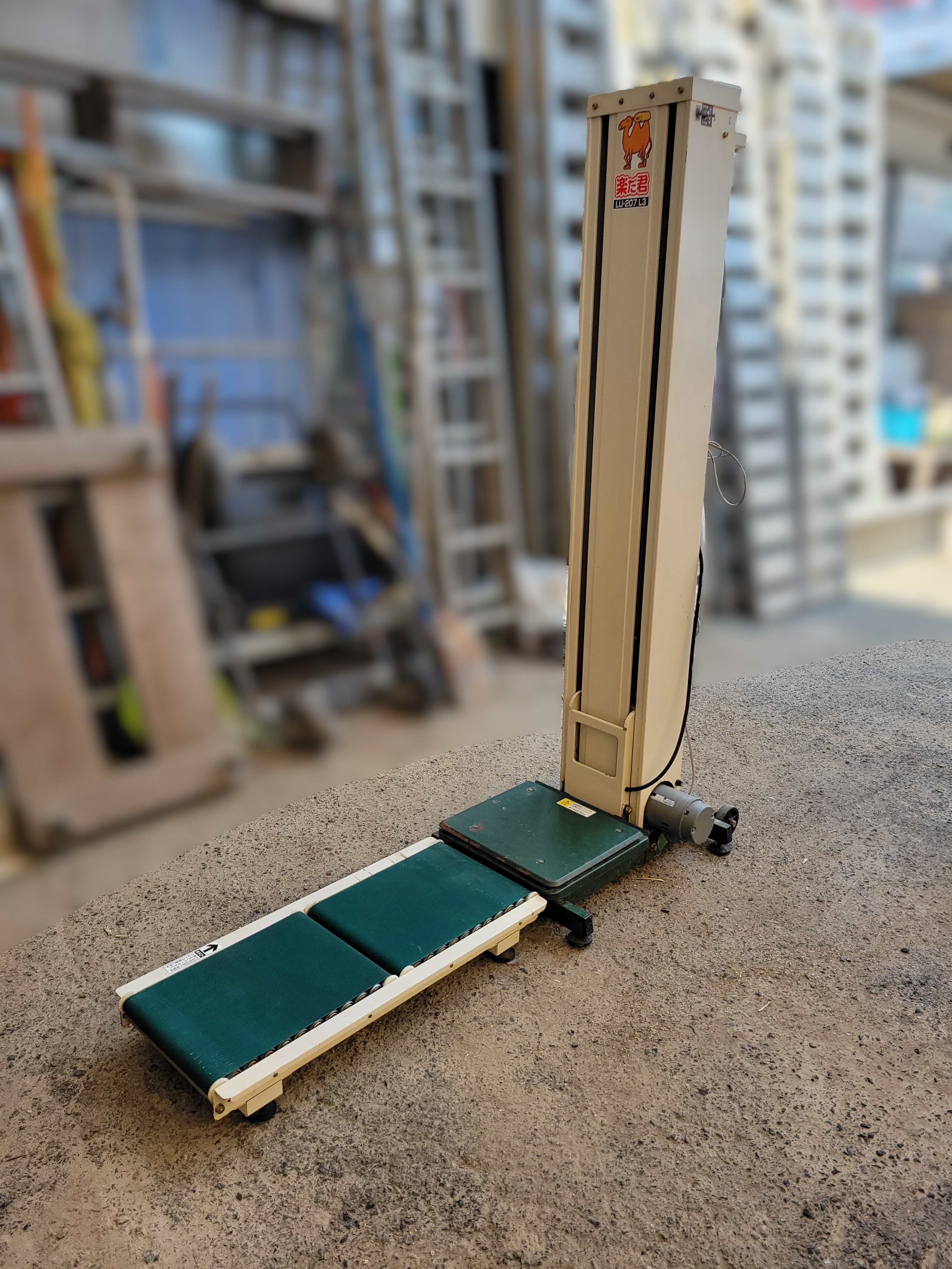 タイガーカワシマ 米袋昇降機 写真