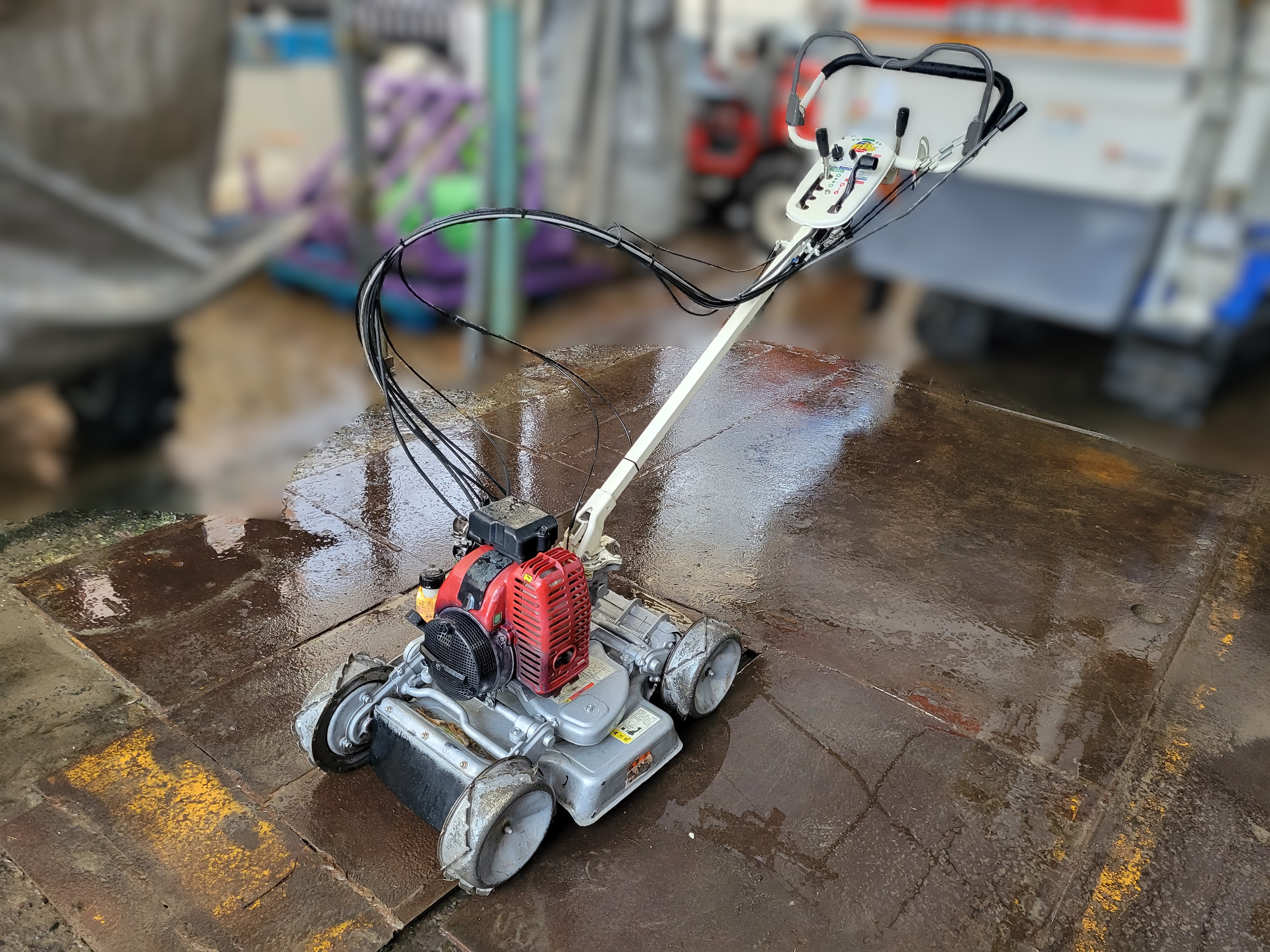 オーレック 草刈機 写真