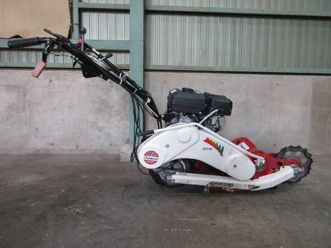 草刈機 AZ736 写真４