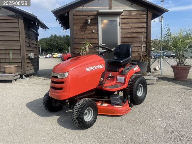 バロネス 乗用草刈機 写真