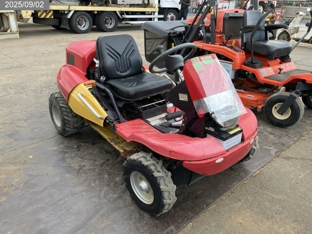 チクスイ 乗用草刈機 写真