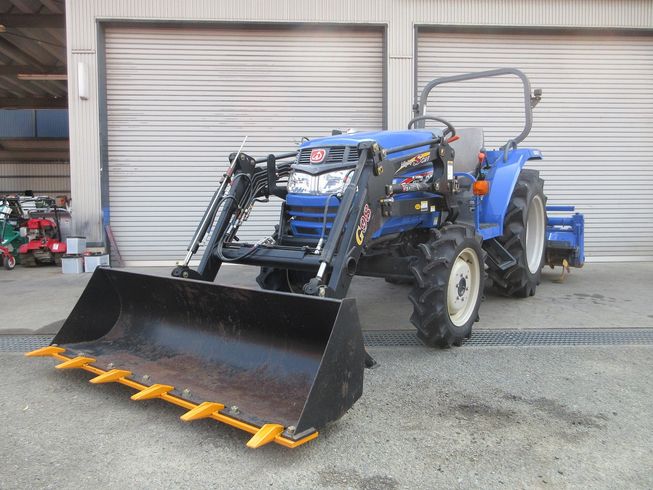 トラクター ATK250-U+フロントローダー 写真２