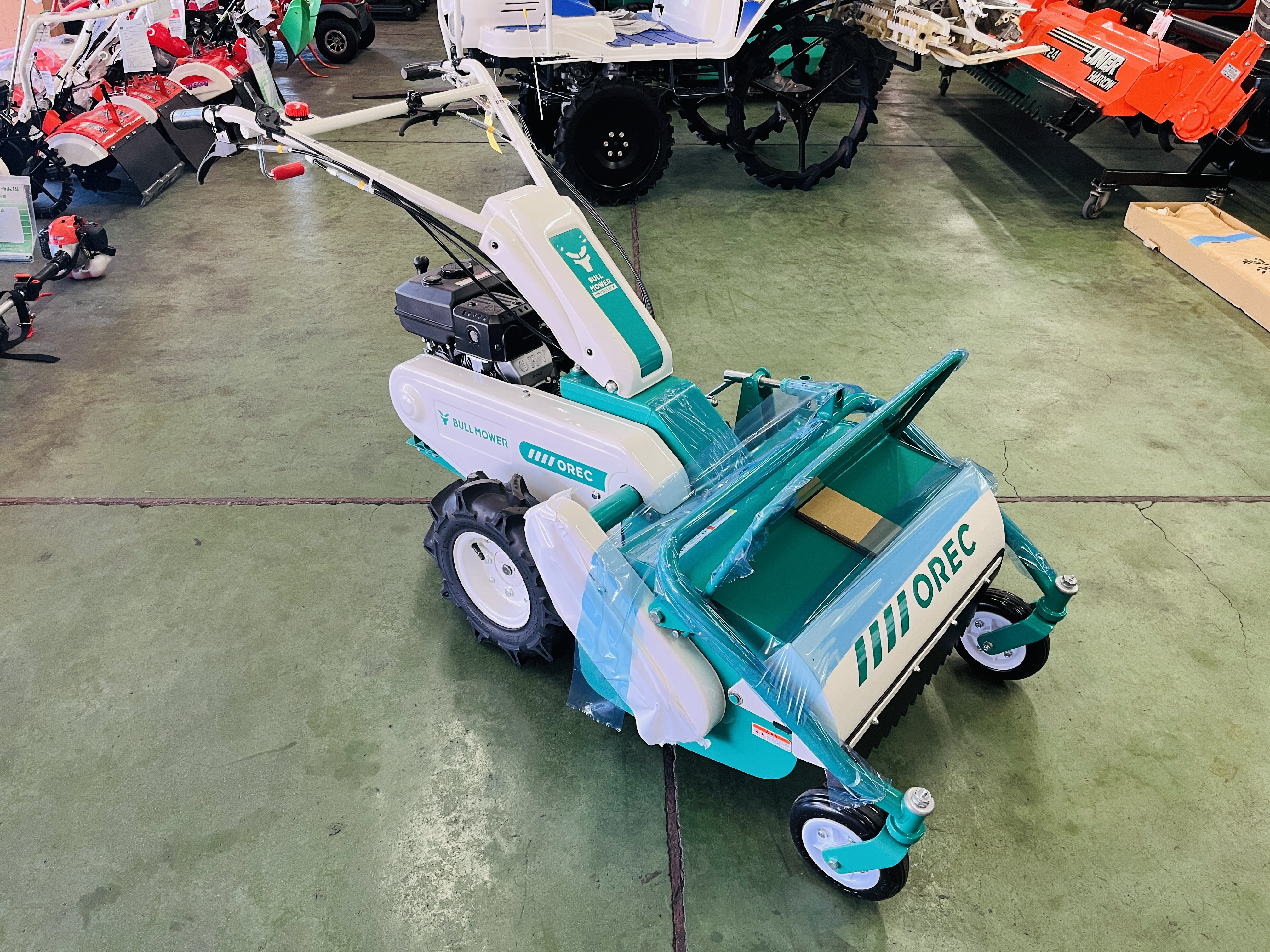 オーレック 草刈機 写真