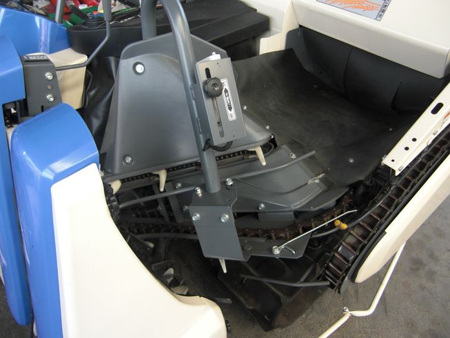 コンバイン HVZ211-GEZKHWC　現行機種！　低アワー機！　2条全面刈！　枕手刈り無し！ 写真６