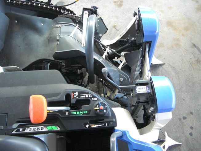 コンバイン HVZ211-GEZKHWC　現行機種！　低アワー機！　2条全面刈！　枕手刈り無し！ 写真８