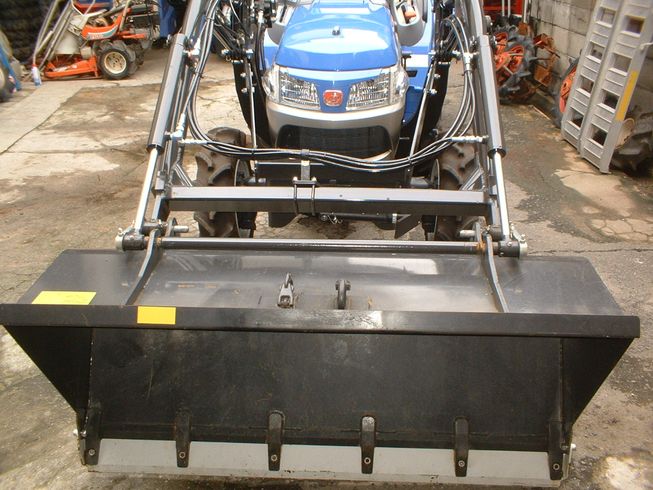 トラクター TH235Q-A14VD　スーパーミニローダー付 写真２