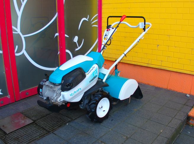 クボタ 耕運機 写真