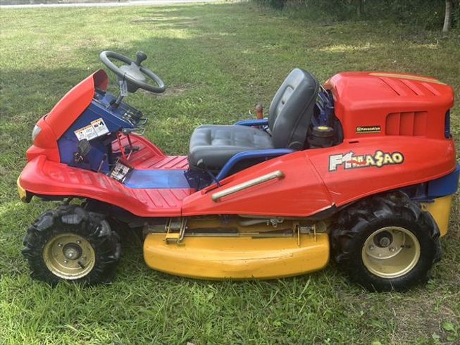 乗用草刈機 CM226 写真２