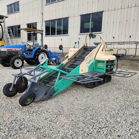 芋堀機 HP600 写真２