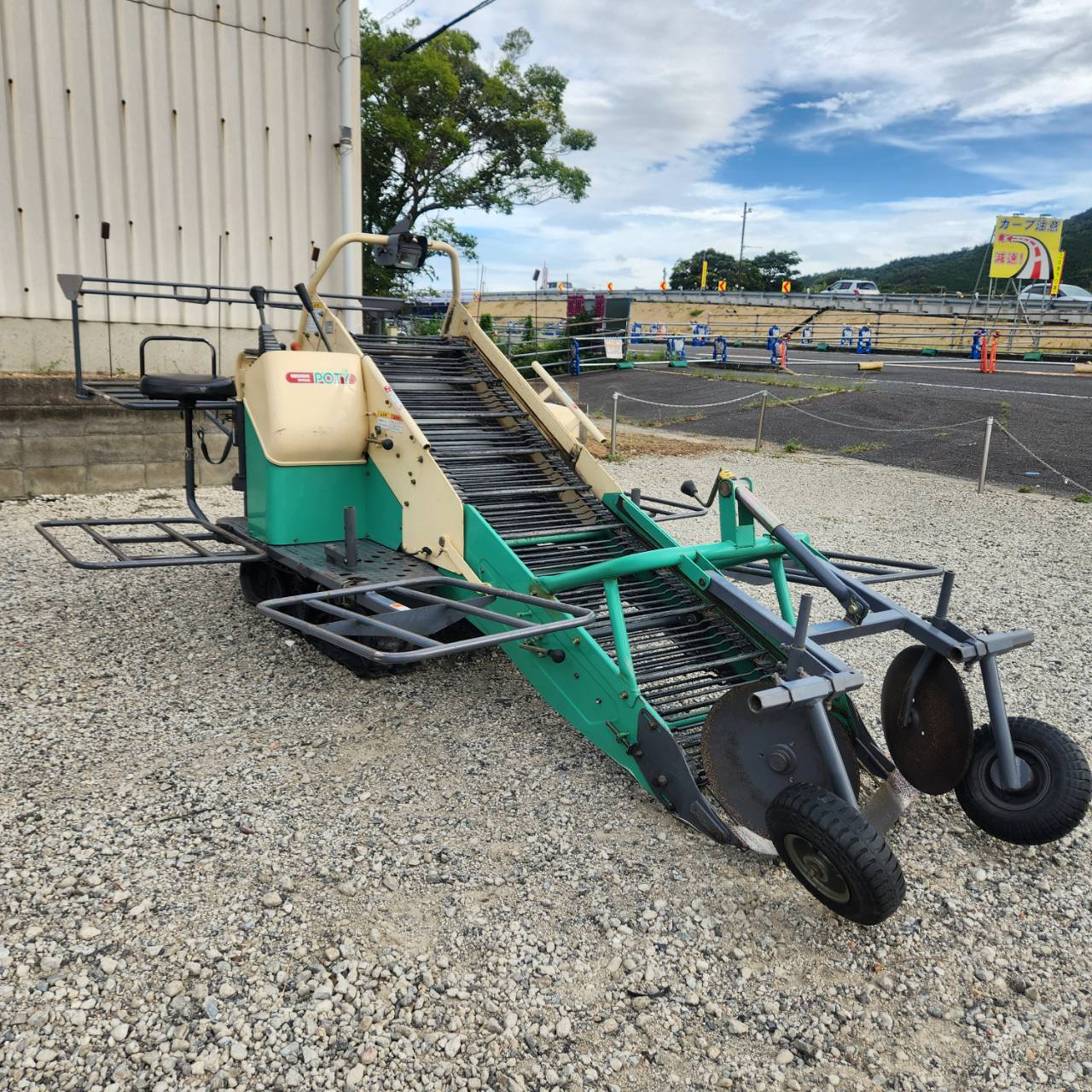 コバシ いも類収穫機 写真