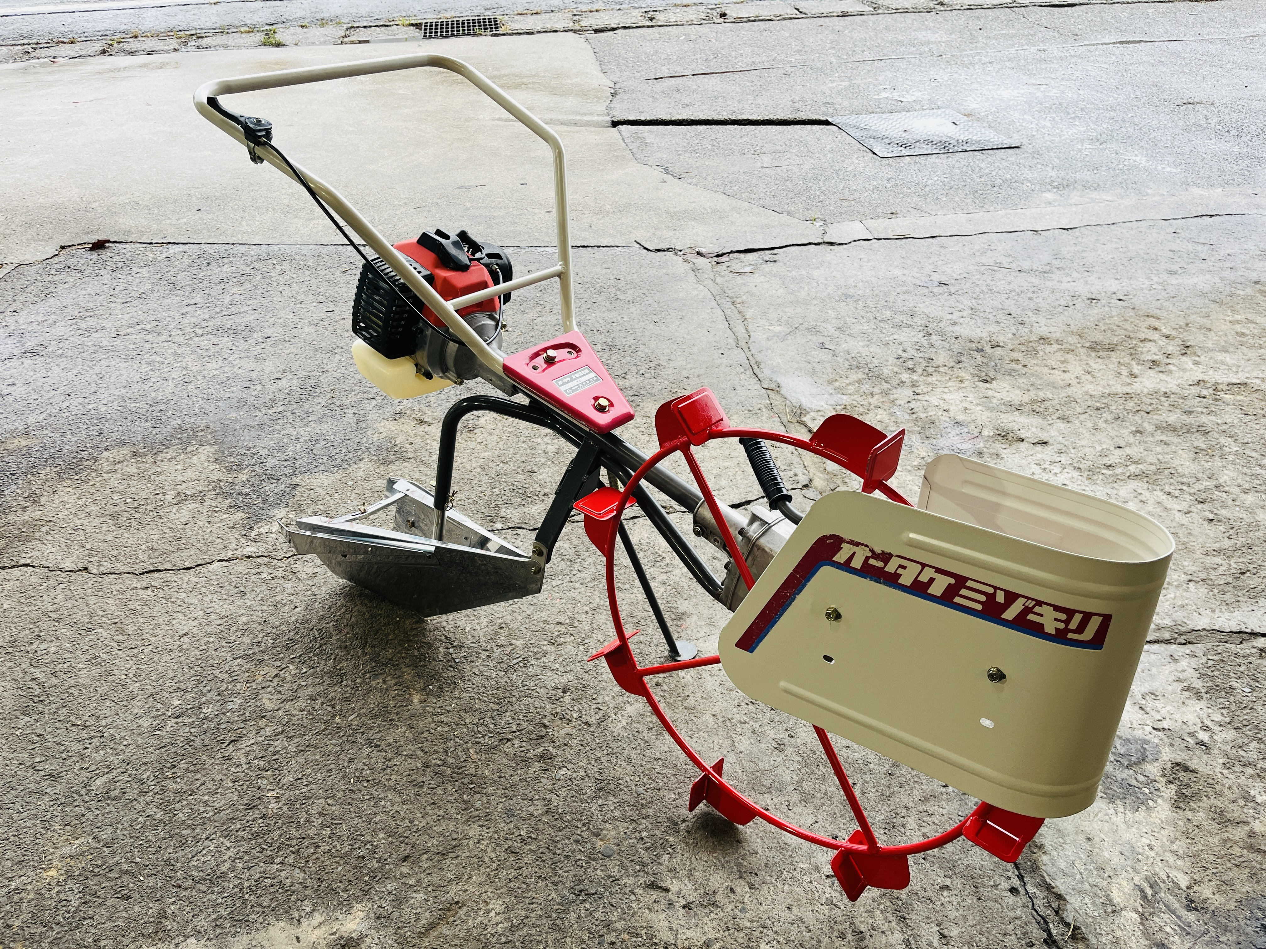 オータケ 溝切機 写真