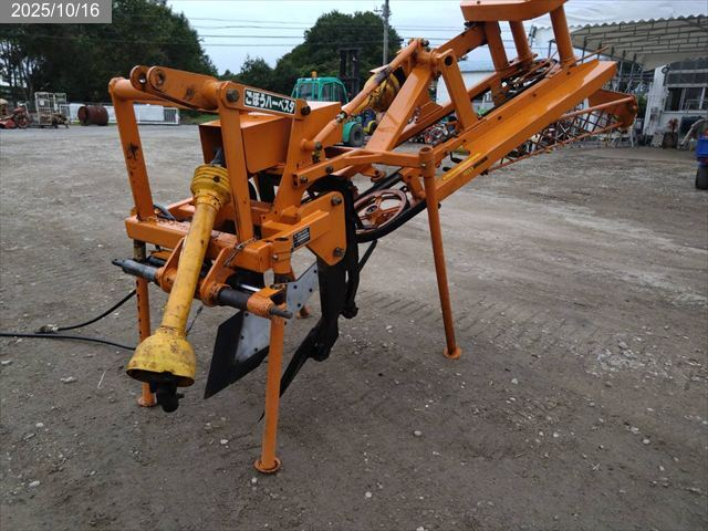 カワベ ごぼうハーベスタ 写真