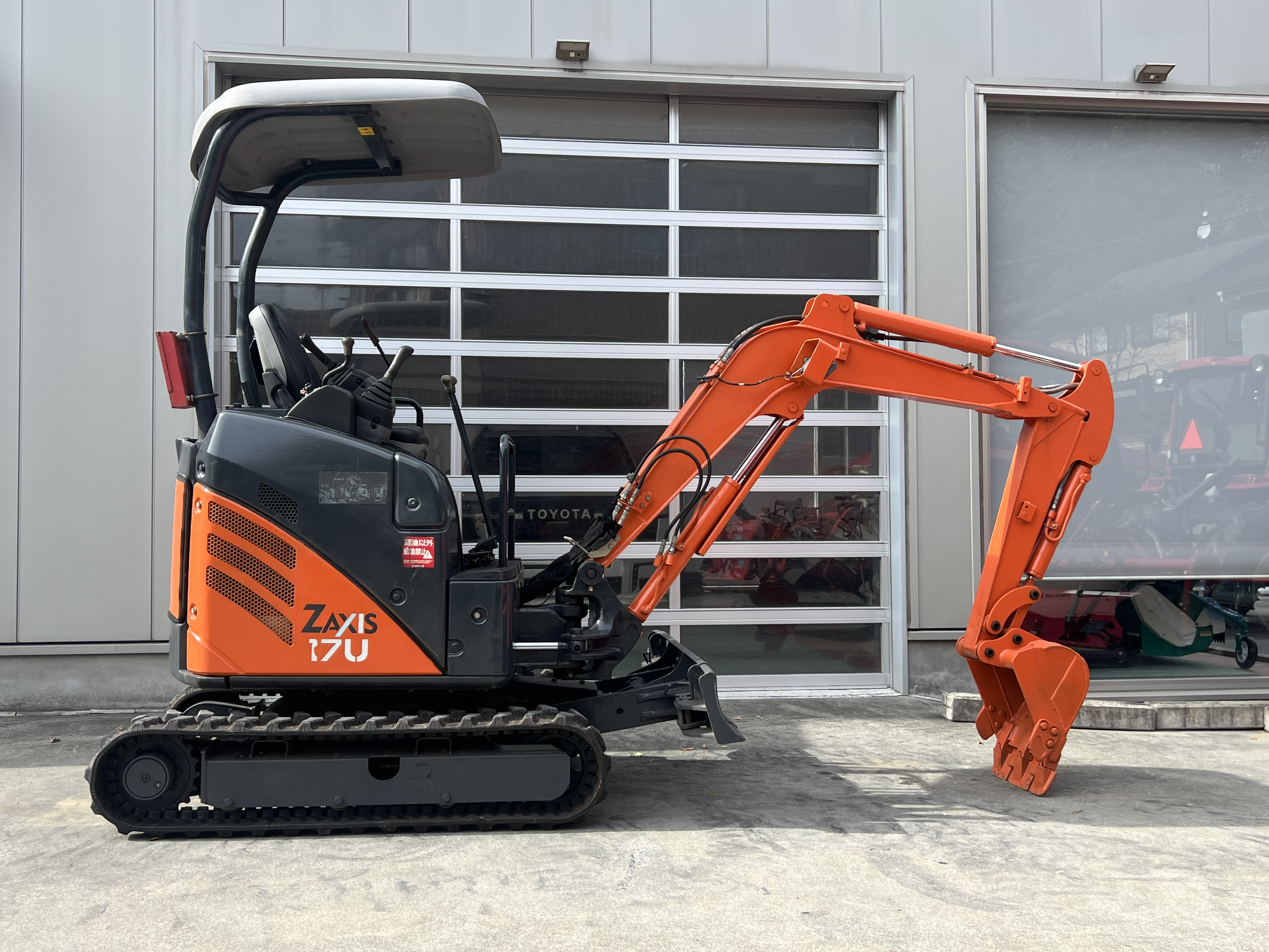 日立 ミニユンボ 写真