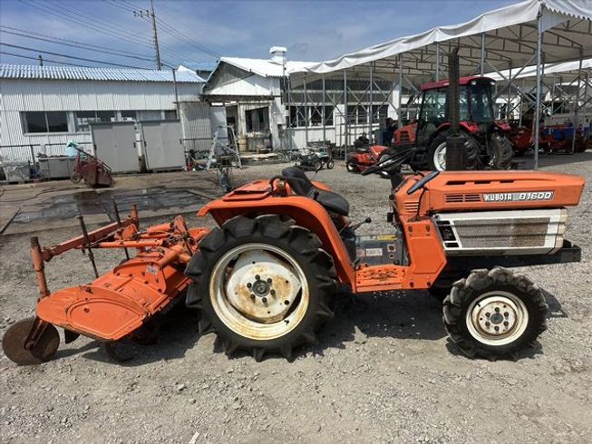 トラクター B1600 写真２
