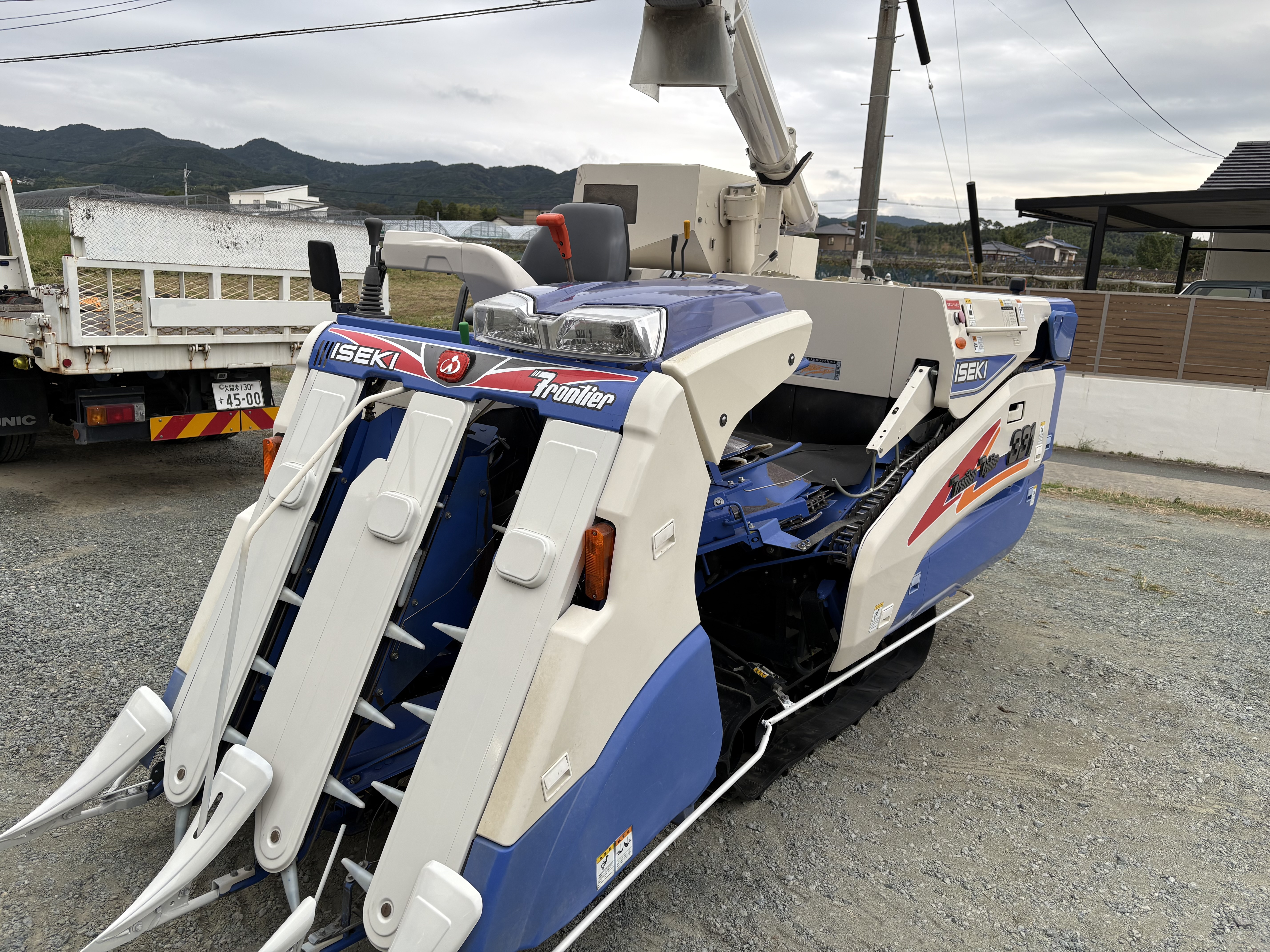 イセキ コンバイン 写真