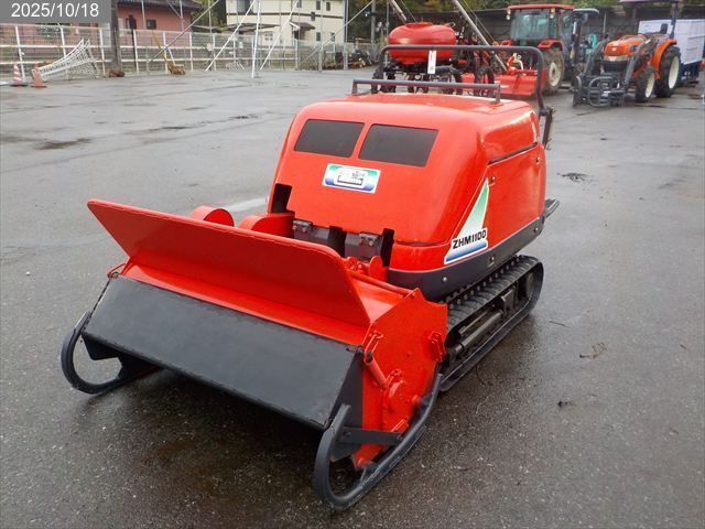 コマツゼノア ハンマーナイフモア 写真