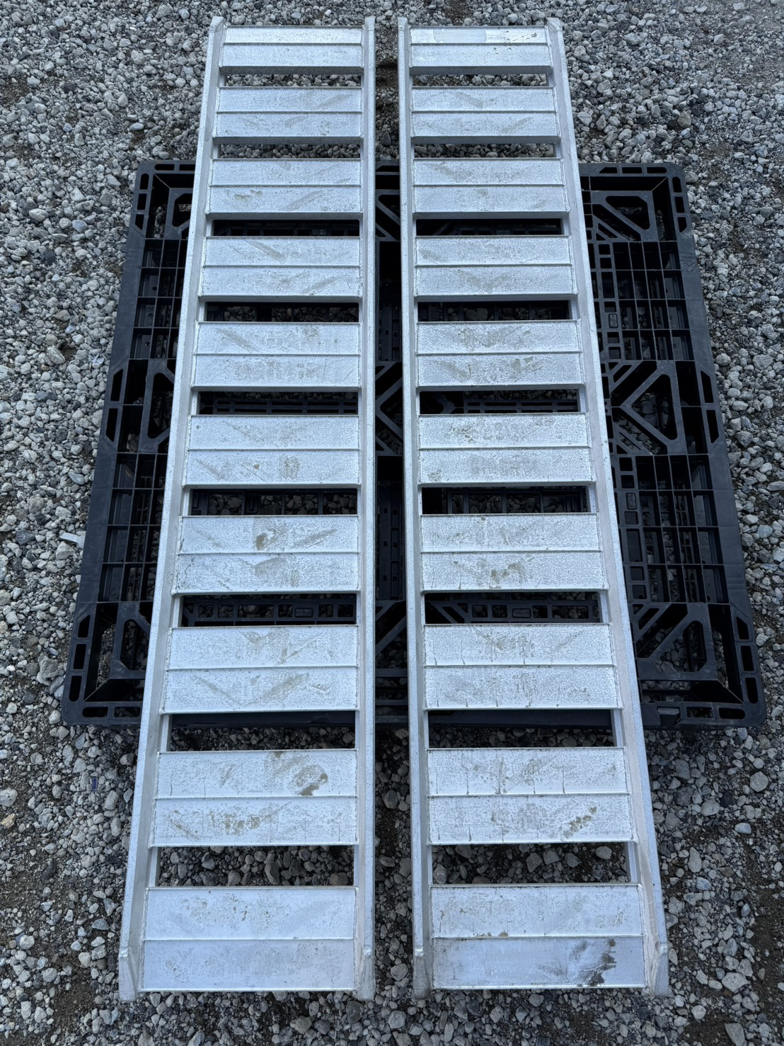 昭和ブリッジ アルミラダー 写真