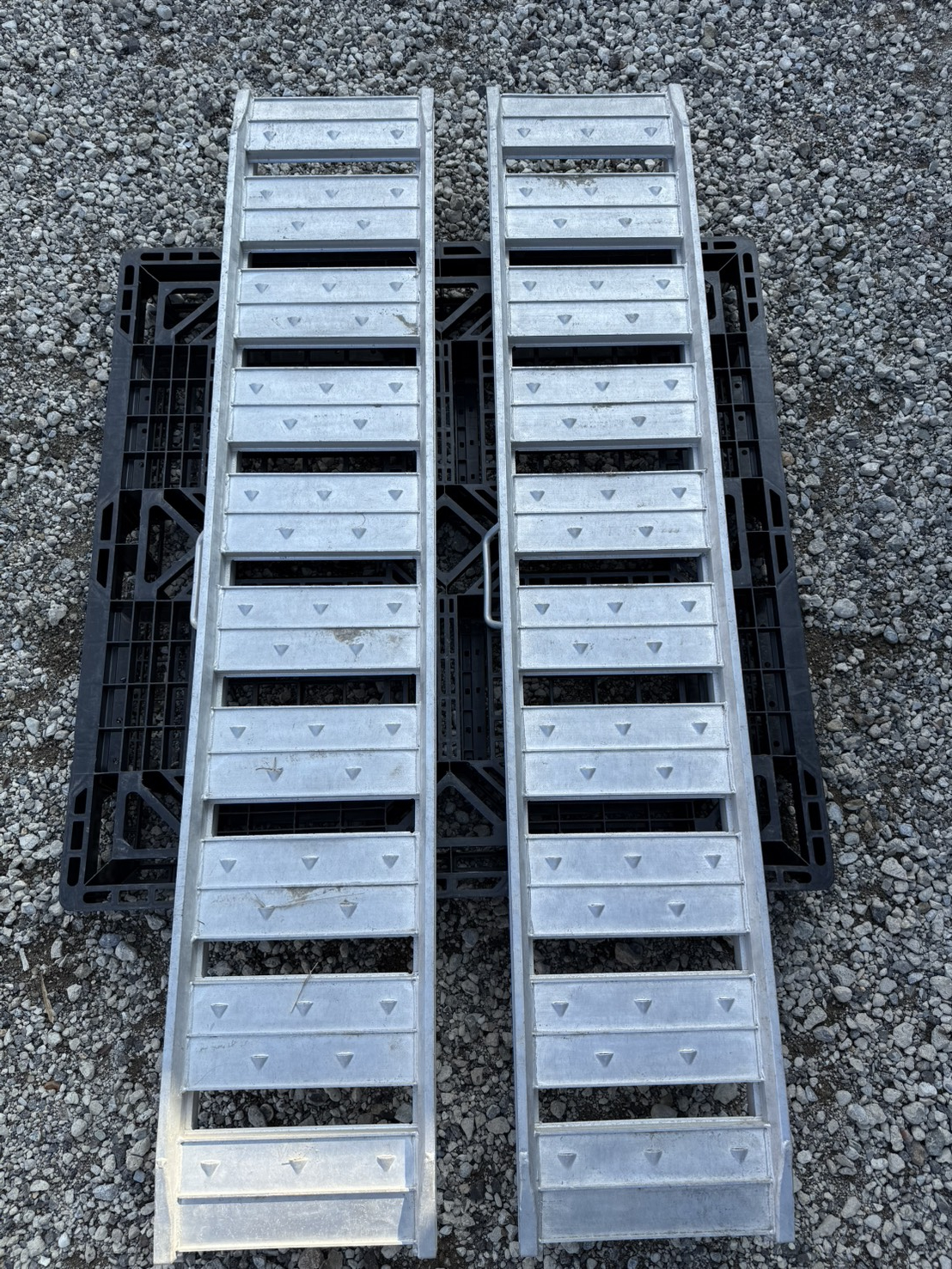 昭和ブリッジ アルミラダー 写真