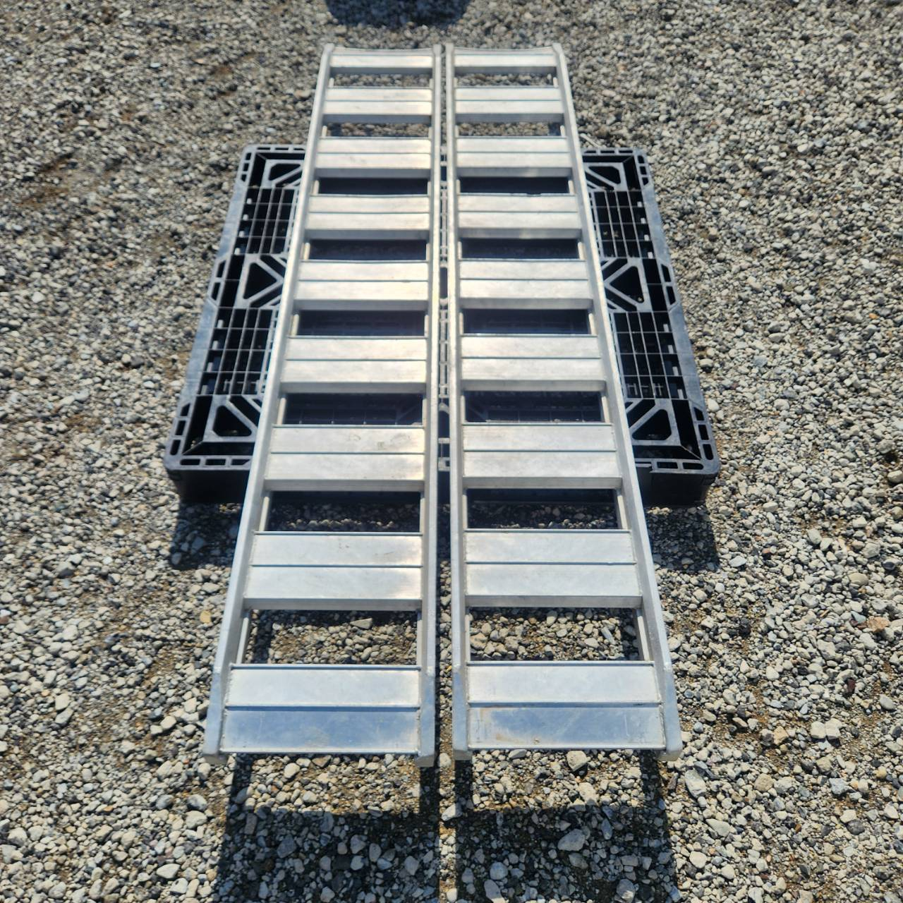 昭和ブリッジ アルミラダー 写真