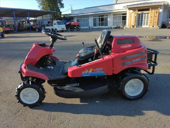 乗用草刈機 KM961 写真２