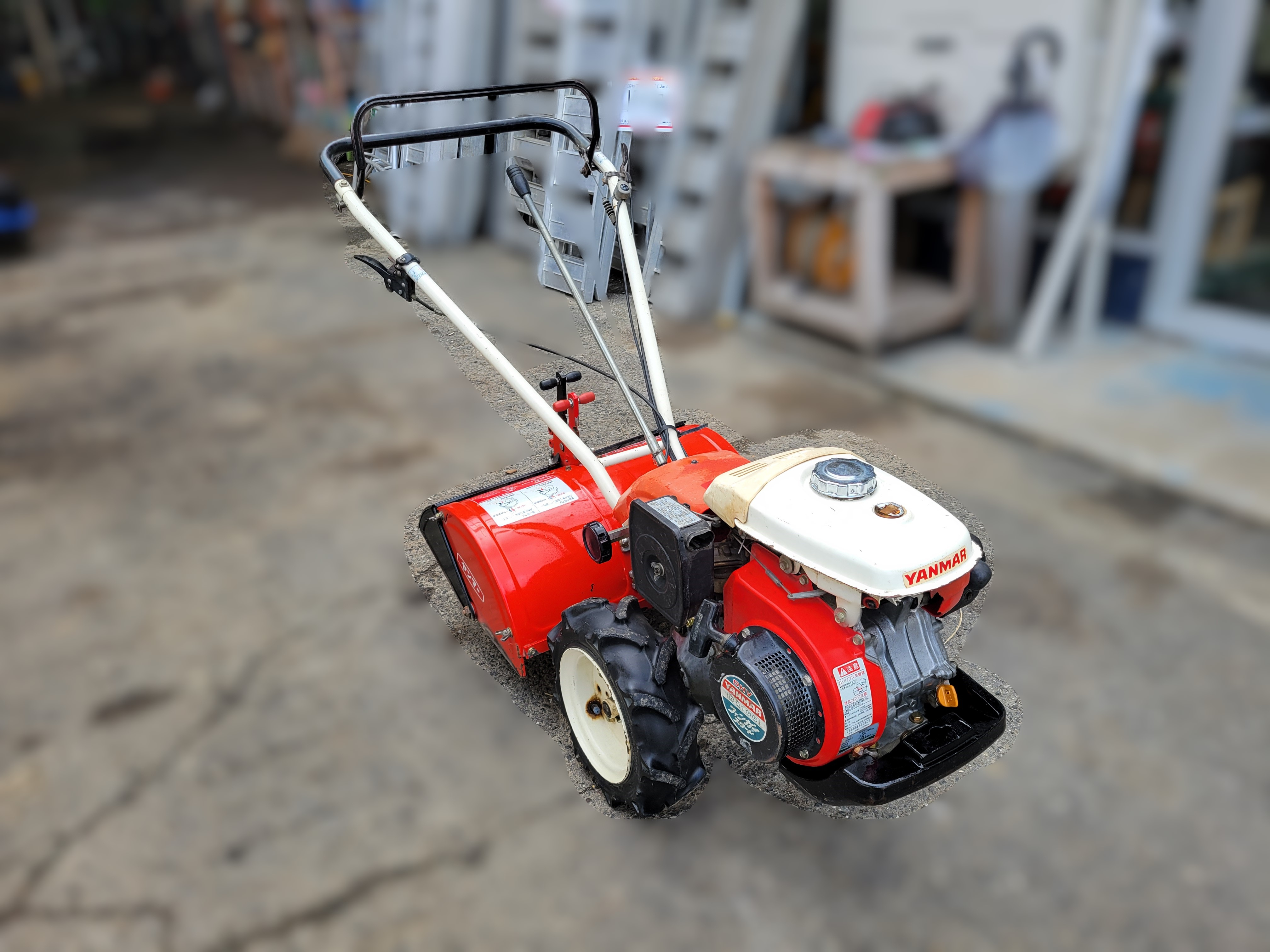 ヤンマー 耕耘機 写真