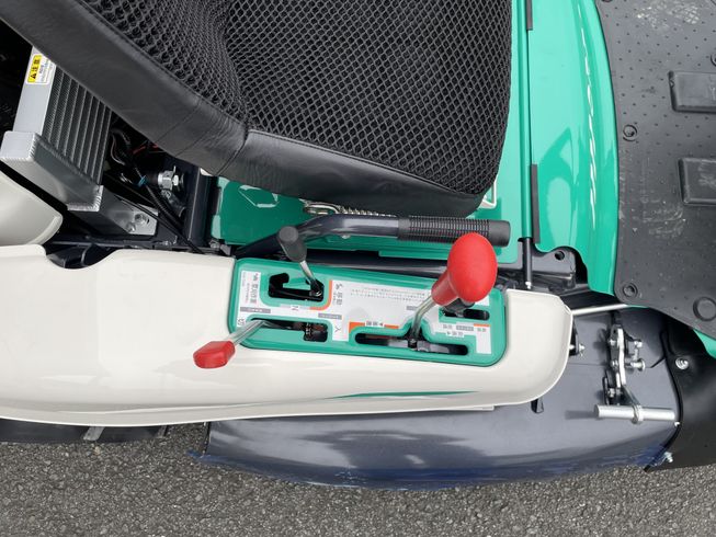 乗用草刈機 RM983X 写真４