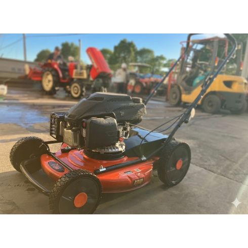 PLOW 自走式草刈機 写真