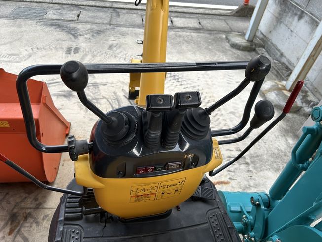 コマツ ミニユンボ 写真