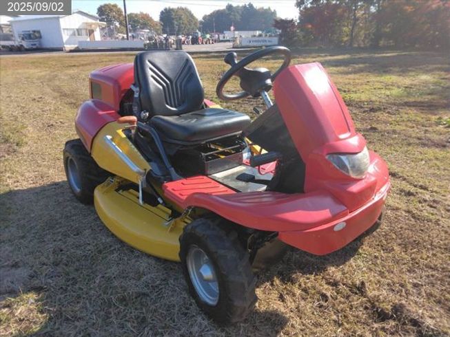 チクスイ 乗用草刈機 写真