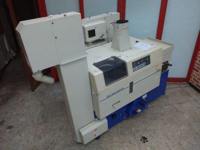 サタケ 籾摺機 写真