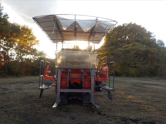 玉葱収穫機 TP1200 写真３