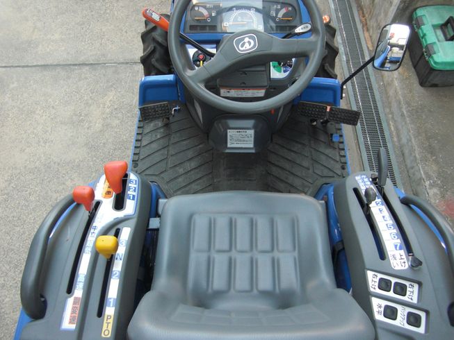 トラクター TM16-KXZA2V   小型フル装備！　低アワー機！　 写真２