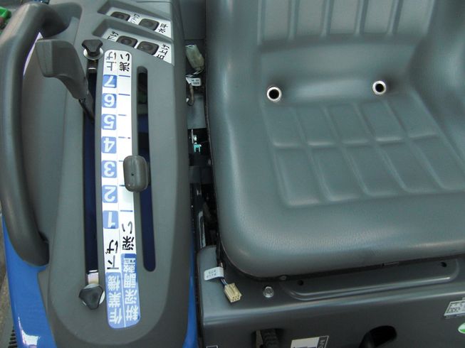 トラクター TM16-KXZA2V   小型フル装備！　低アワー機！　 写真４