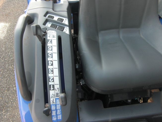 トラクター TQ15-LKXA2V　小型フル装備！ 写真３