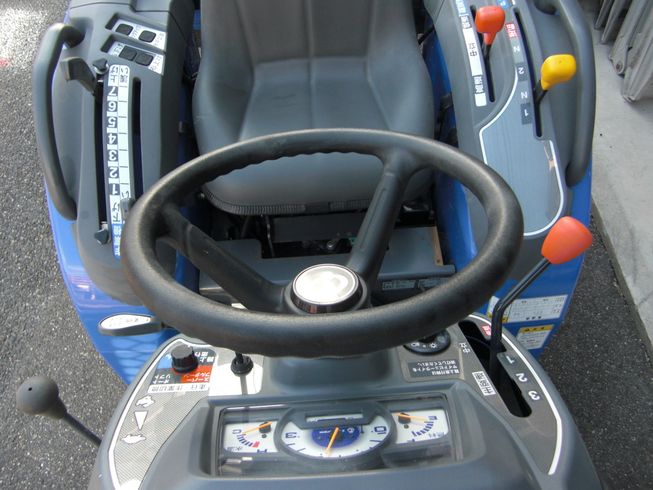 トラクター TQ15-LKXA2V　小型フル装備！ 写真２