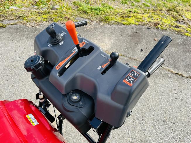 除雪機 HSS1170i 写真７