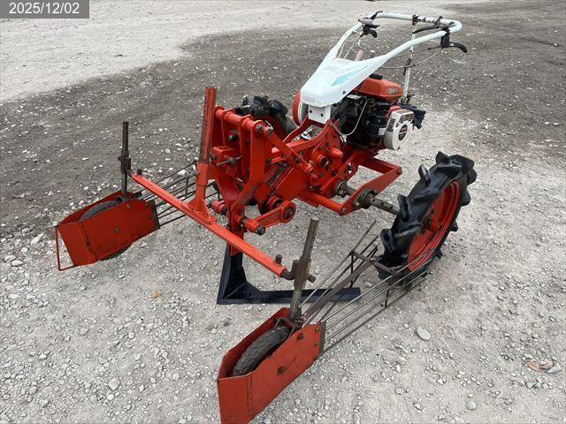 マメトラ 振動掘取機 写真