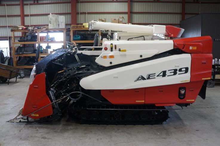 コンバイン AE439 写真４